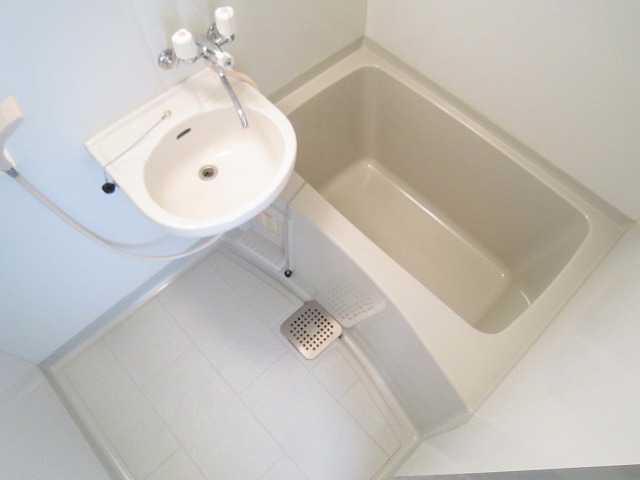 バス・シャワールーム　●もちろんバス・トイレセパレート！