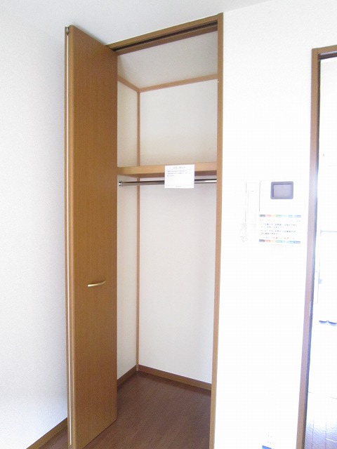収納　●洋服が収納できるクローゼットあり！