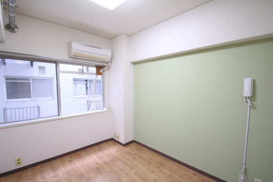 居室・リビング　※別号室の写真です