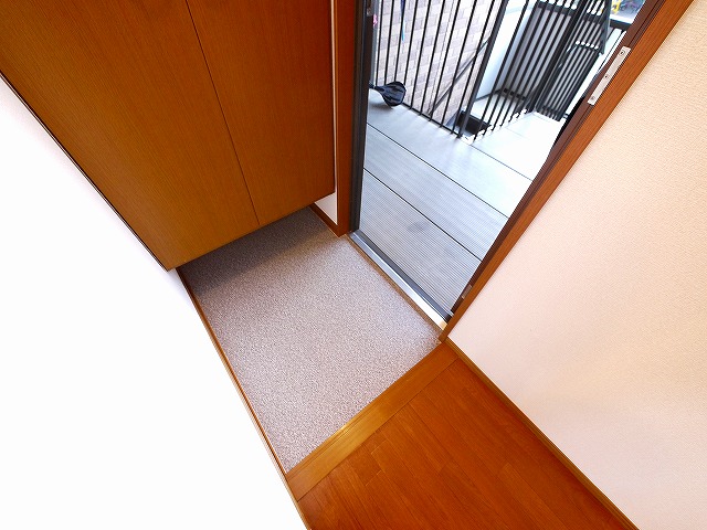 ラフィーネ結崎 B棟の玄関写真