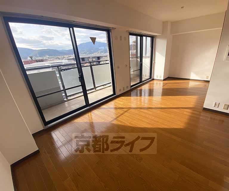 居室・リビング　鉄筋コンクリート造りの２ＬＤＫ