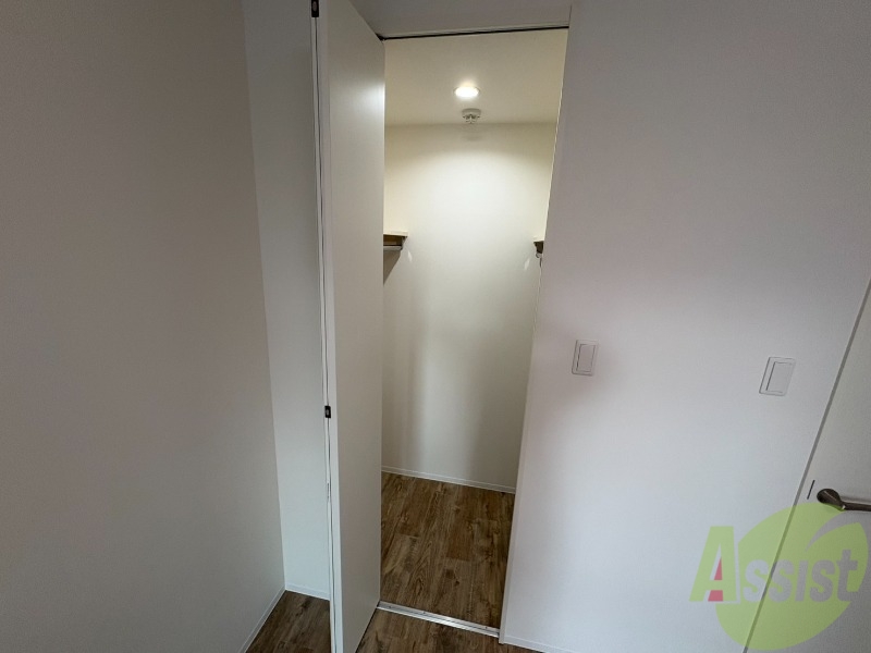 収納　クローゼットは奥行きもあり、荷物が多い方でも安心です。