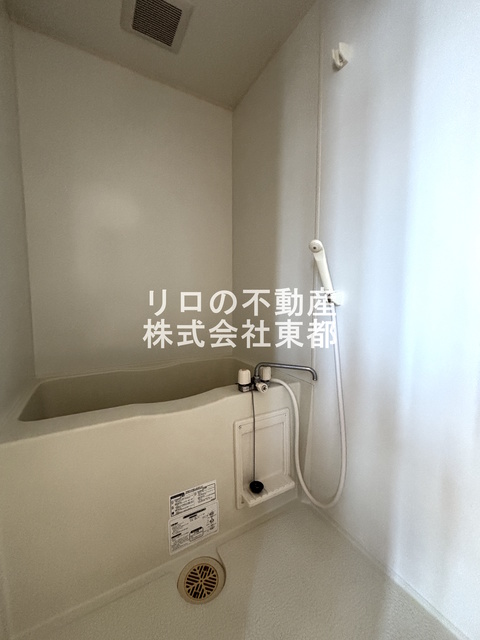 バス・シャワールーム　清潔感のある浴室で、１日の疲れを癒しリラックスできます。