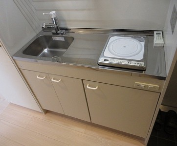 キッチン　コンパクトなキッチンで掃除もラクラク