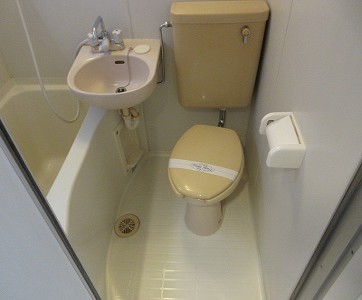 バス・シャワールーム　ゆったりとした空間のトイレです