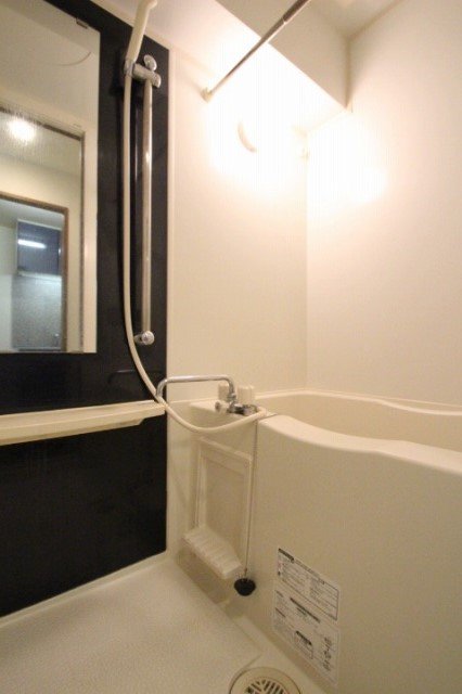 バス・シャワールーム　同物件、別号室のものです。