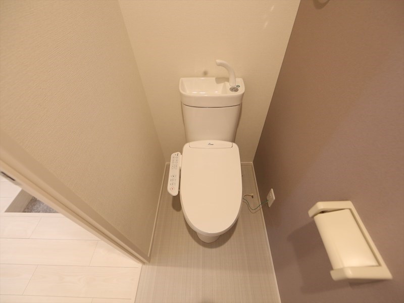 トイレ　温水洗浄暖房便座付トイレ