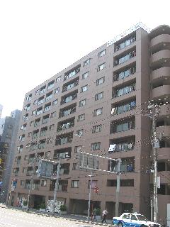 建物外観　オートロックで大きなマンション