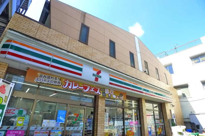 コンビニ　セブンイレブン（コンビニ）まで310m
