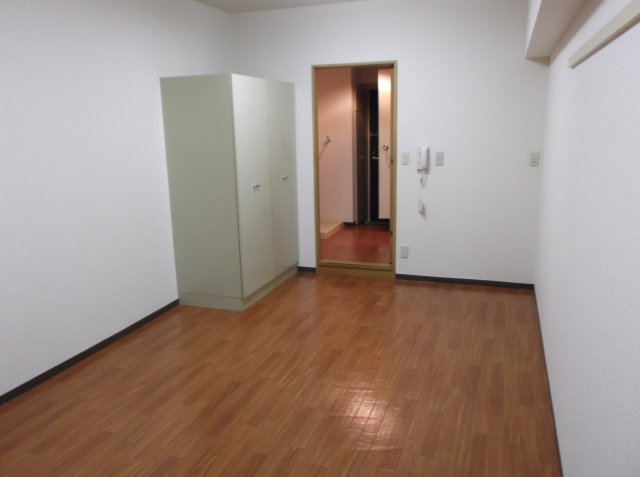 その他部屋・スペース　「清潔感のあるフローリングのお部屋です」