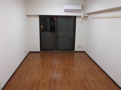 居室・リビング　「洋室10.3帖のお部屋です」