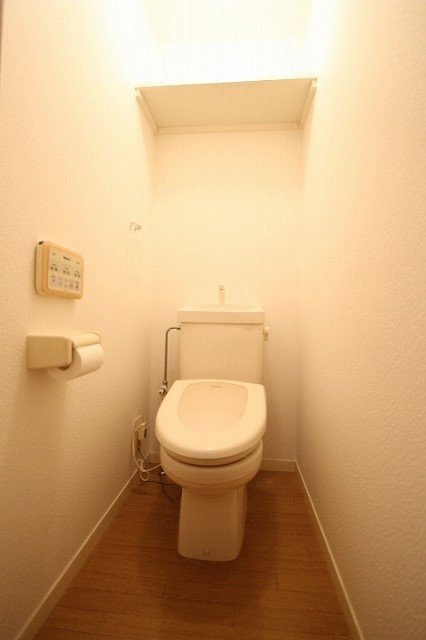 トイレ　同物件、別号室のものです。