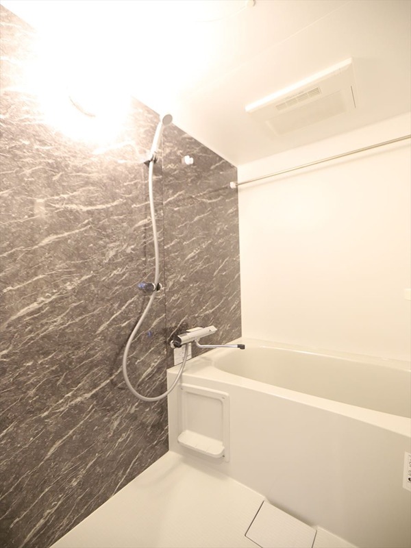 バス・シャワールーム　浴室暖房乾燥機付