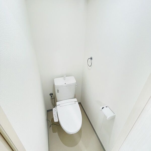 トイレ　温水洗浄便座