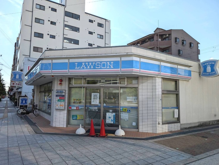 コンビニ　ローソン（コンビニ）まで141m