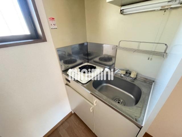 キッチン　窓があり明るいキッチン