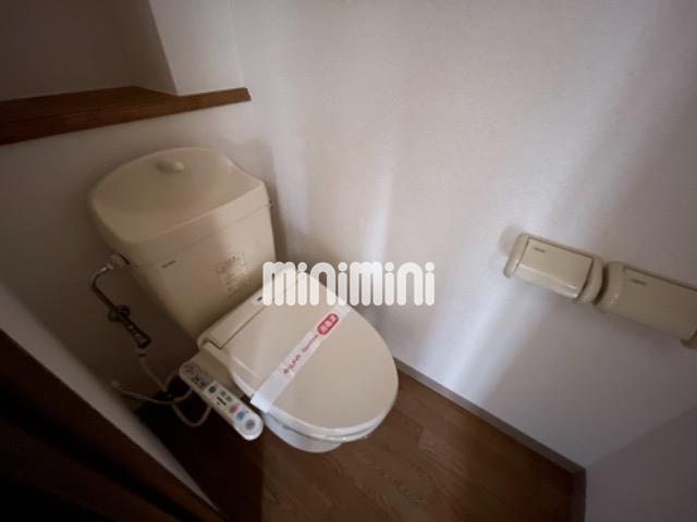 トイレ　人気の温水洗浄便座が設備です