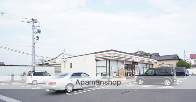 コンビニ　セブンイレブン（コンビニ）まで590m