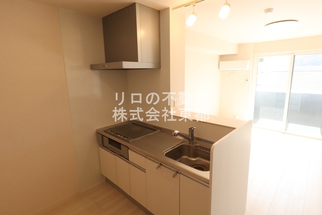 キッチン　キッチンの背後に家電を置けるスペースがあります☆