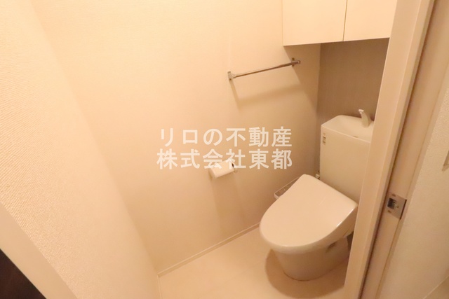 トイレ　温水洗浄便座付きのトイレです☆