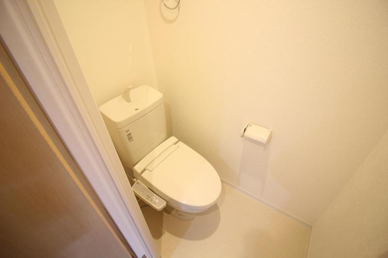 トイレ　温水洗浄便座付きトイレ