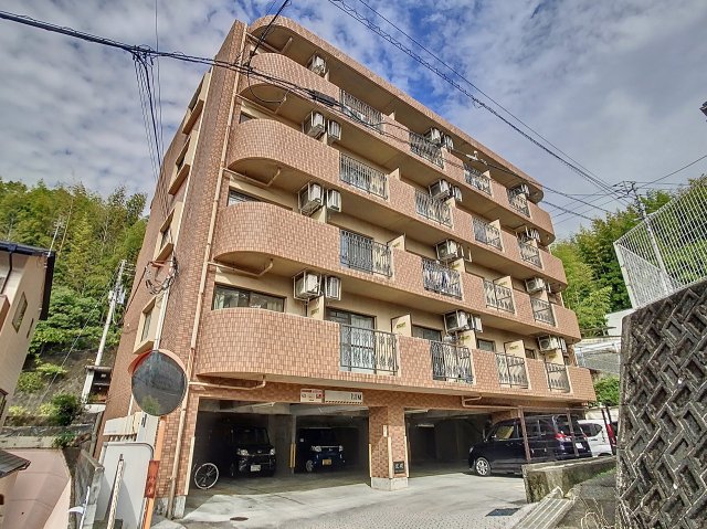 建物外観　現況と異なる部分は現況を優先いたします。