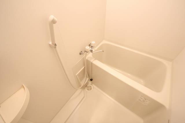 バス・シャワールーム　綺麗なバスルームです。