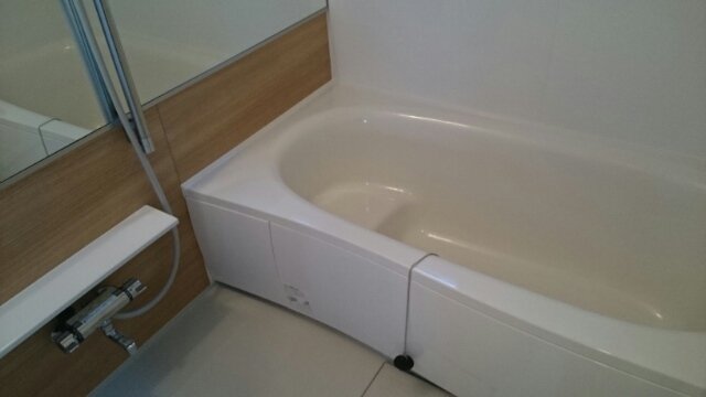 バス・シャワールーム　落ち着いた空間のお風呂です