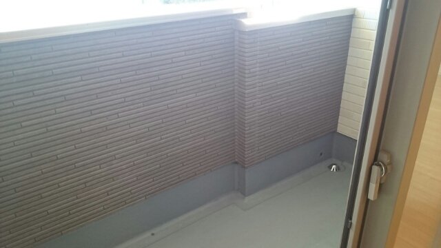 バルコニー　暖かな日差しのふりそそぐバルコニー