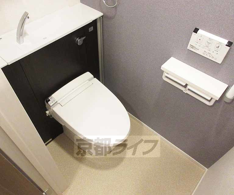 トイレ　温水洗浄便座付きです。