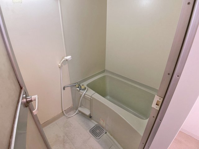 バス・シャワールーム　掲載の内装写真は同物件の別タイプのお部屋の写真です