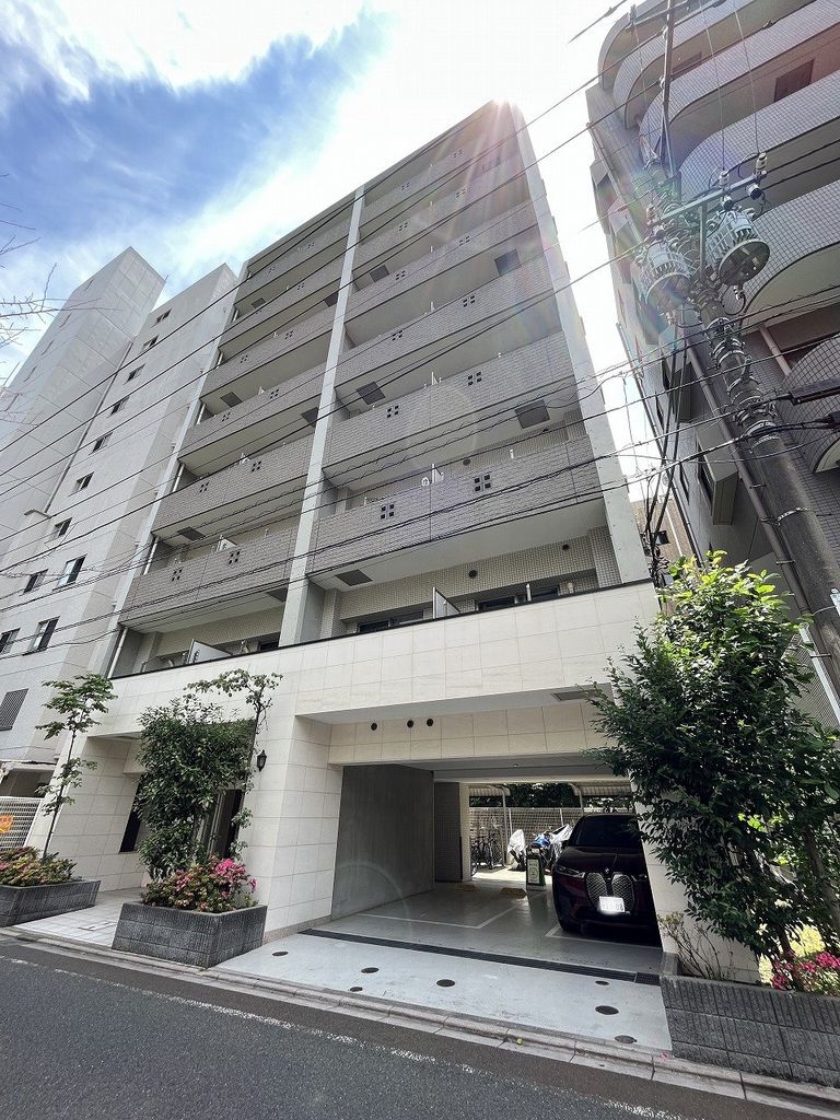 建物外観　★目黒川沿いで春はお花見が楽しめます★