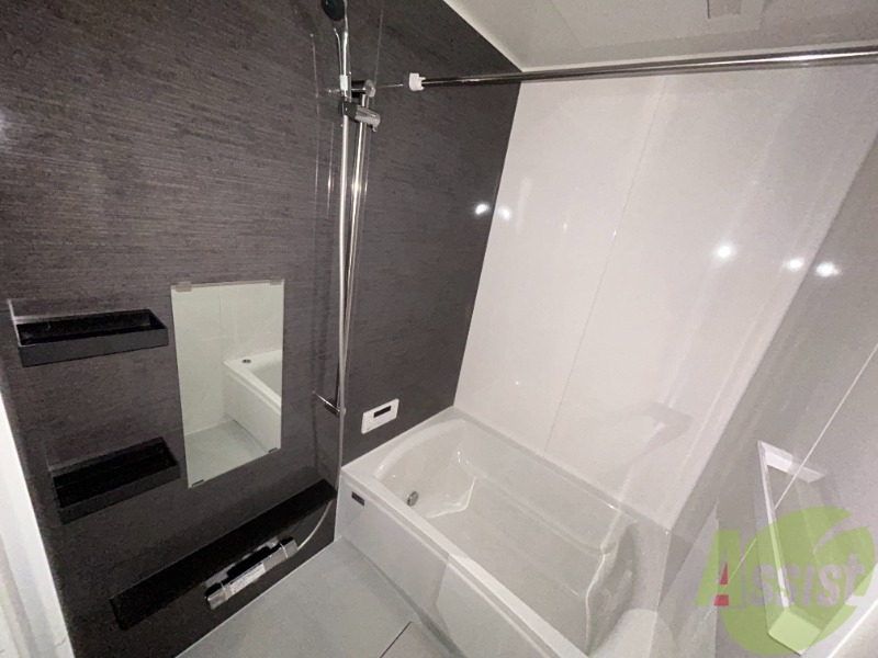 バス・シャワールーム　浴室は狭すぎず、シャワーも浴びやすそうです。