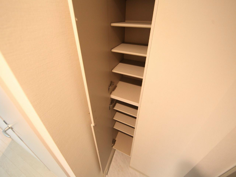 玄関　玄関　シューズボックス付（収納充実してます）