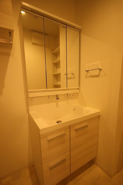 バス・シャワールーム　同物件別号室の写真です。