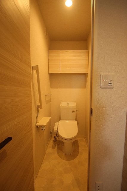 トイレ　同物件別号室の写真です。