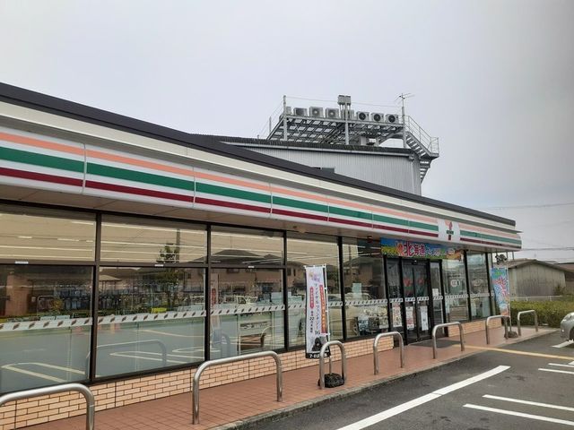 コンビニ　セブンイレブン様（コンビニ）まで750m