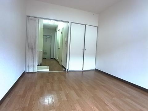 居室・リビング　室内