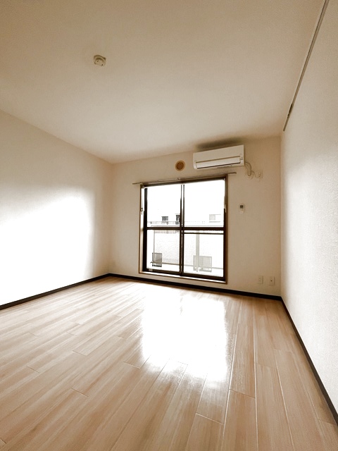 居室・リビング　※別部屋参考写真