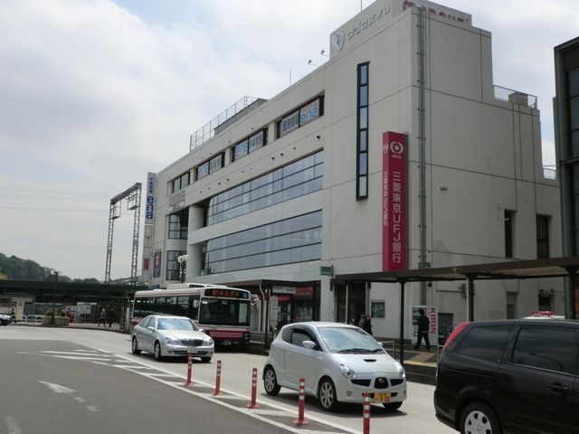 その他　鶴川駅前　バスターミナル（その他）まで900m