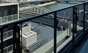 バルコニー　暖かな日差しのふりそそぐバルコニー