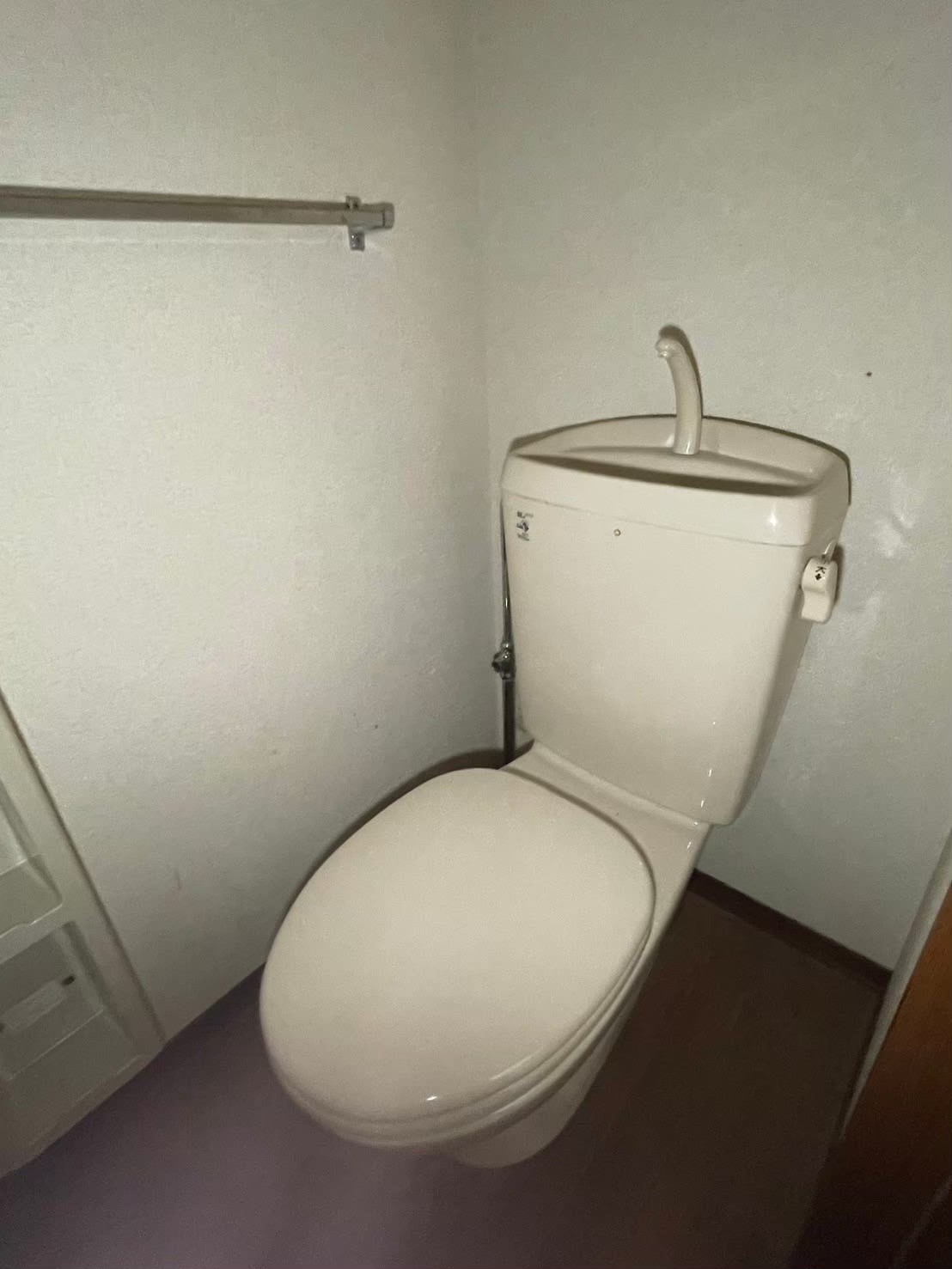 トイレ　同物件他部屋の写真です
