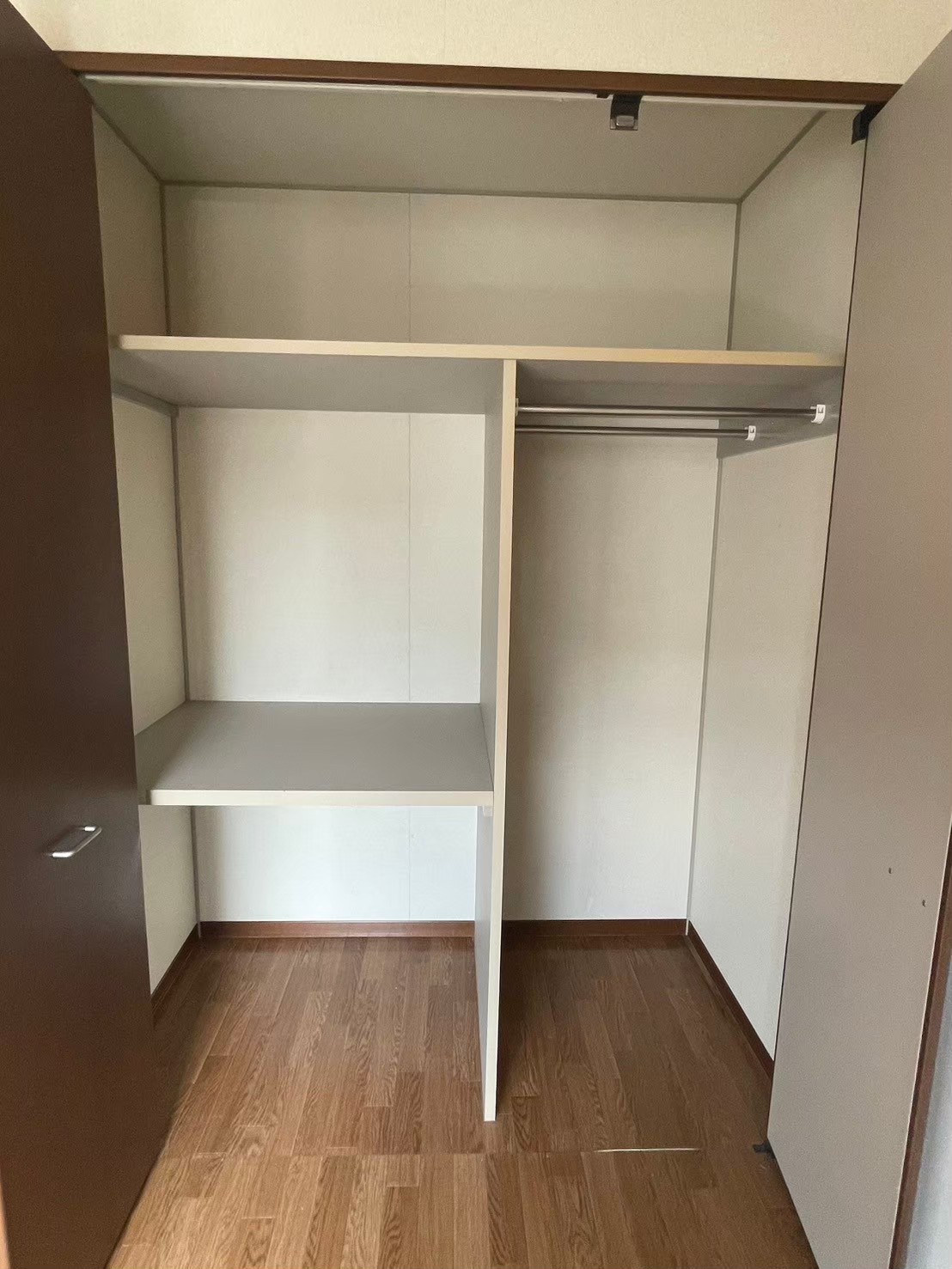収納　同物件他部屋の写真です