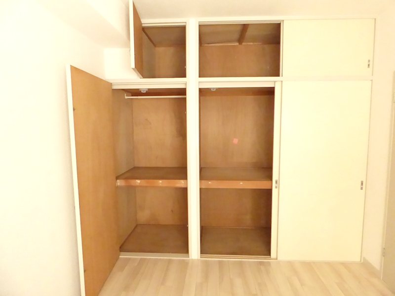 収納　洋室5.2帖　物入