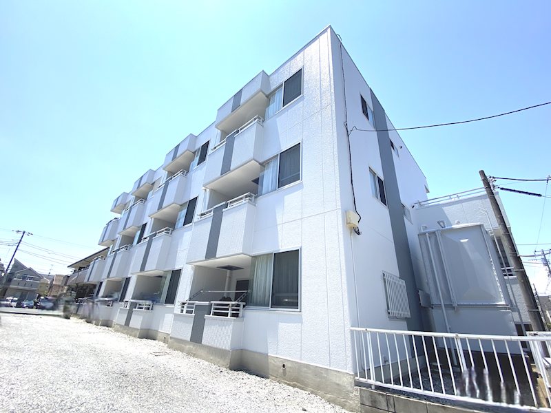 建物外観　全面駐車場の為、日当たり眺望良好です！