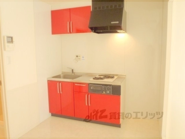 キッチン　赤色でオシャレなキッチン