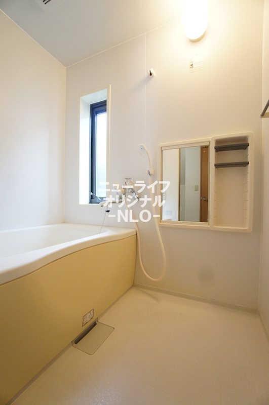 バス・シャワールーム　追い焚き機能付きで経済的、いつでも温かな入浴が可能です。