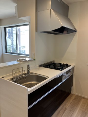 キッチン　同物件別部屋（301）の参考写真となります