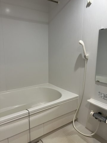 バス・シャワールーム　同物件別部屋（301）の参考写真となります