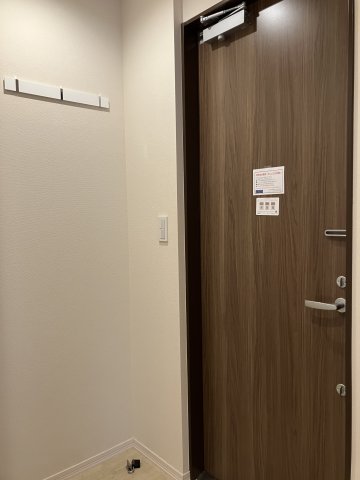玄関　同物件別部屋（301）の参考写真となります